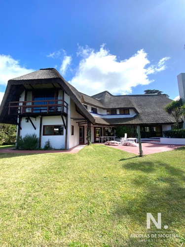 Gran Chalet En Venta A Metros De Palaya Brava