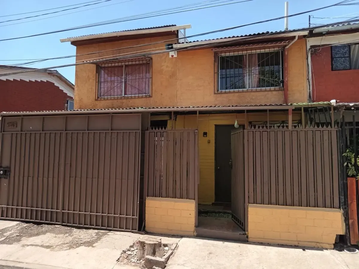 Imagen 2 de 13 de Acogedora Y Amplia Casa Con Gran Estacionamiento