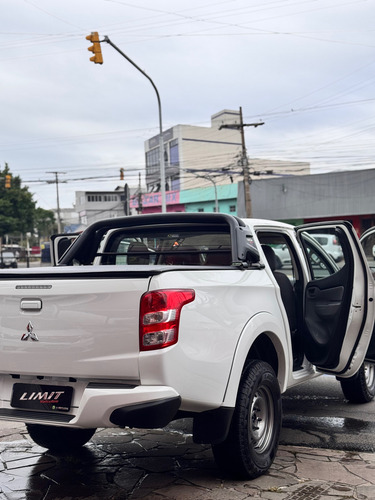 Mitsubishi L200 2.4 Triton Sport Hpe S Cab. Dupla 4x4 Aut. 4p