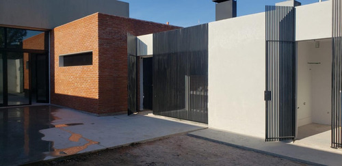 Imagen 11 de 30 de Local En La Plata - 137 E/ 47 Y 49 - Dacal Bienes Raices