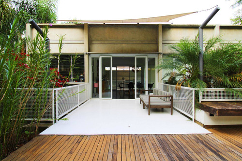 Tamboré 01 | Casa Rodeada Por Verde | Locação | 3 Dormitórios, Sendo 2 Suítes | Arquitetura Moderna - Cnc1355-2