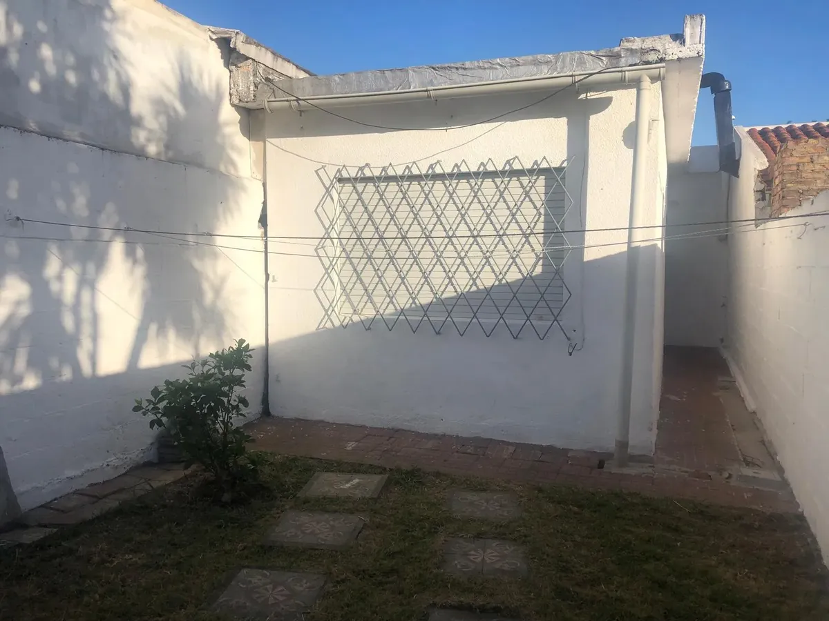 Excelente Apartamento, En Propiedad Horizontal, 1 Dormitorio, Cerca De Centro Comercial, Cercanía A Centros Educativos Y Próximo A Parada De Bus. Posee Frente Y Fondo Amplio · Foto 3