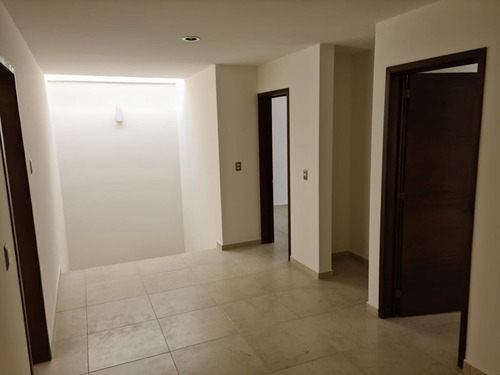 Se Vende Casa Enel Refugio, 3 Habitaciones, Estudio, Construcción A Tabique Rojo