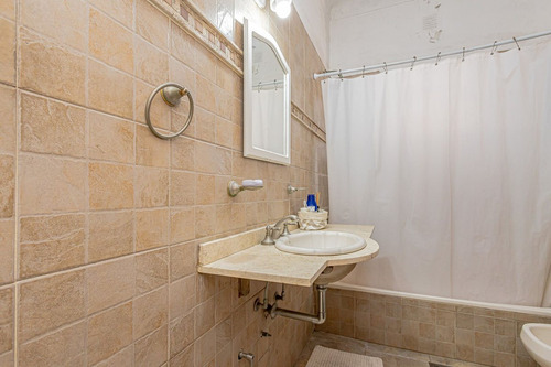 Venta Casa 5 Ambientes En Castelar Sur Con Pileta