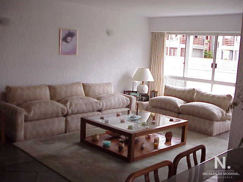 Apartamento En Peninsula, 2 Dormitorios En Venta