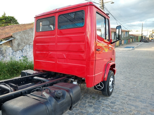 Imagem 4 de 14 de Mercedinha 710 Plus 2004