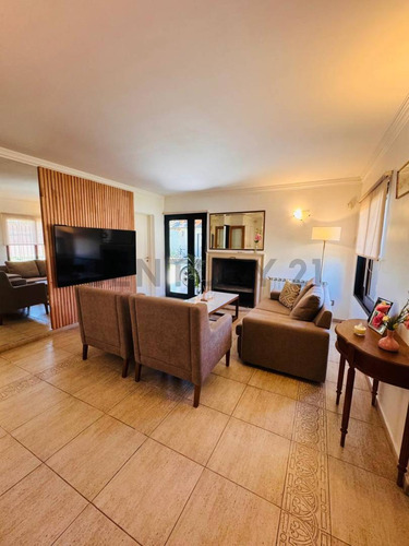 Casa De 5 Dormitorios En Excelente Zona De City Bell