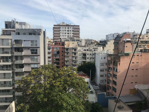 Venta Monoambiente Luminoso Con Balcon A Mts Subte