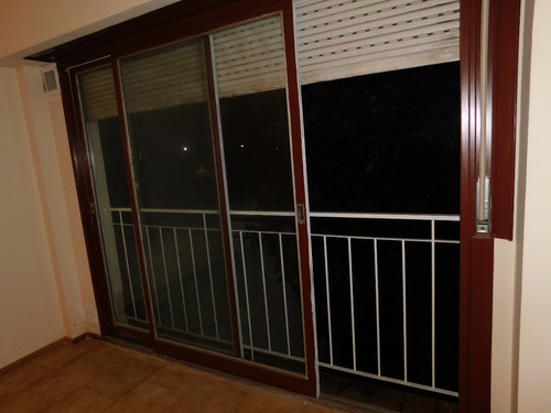 Imagen 7 de 10 de Monoambiente Contrafrente Con Balcón Francés