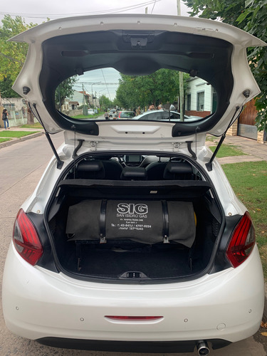 Peugeot 208 1.6 Feline
