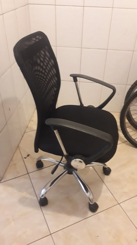 Imagem 4 de 4 de Cadeira Giratoria Escritório Usada