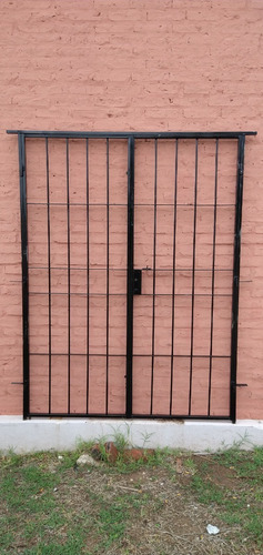 Imagen 2 de 5 de Reja Para Ventana 150x200 Barrote Hierro Del 12