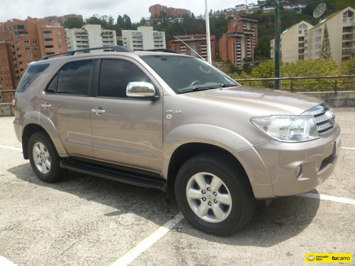 Toyota Fortuner .