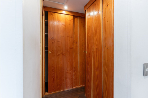 Cómoda Casa Con Distintos Ambientes Interiores Y Exteriores