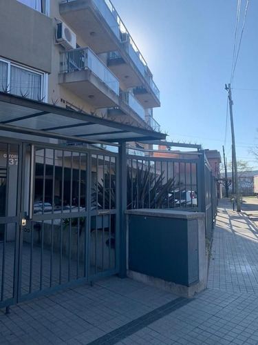 Imagen 2 de 21 de Dpto En Venta Moron 2 Amb Con Doble Cochera Y Baulera