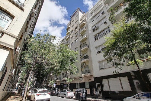Uruguay Y Montevideo. 2 Ambientes. Amoblado