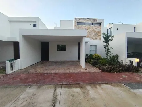 Renta De Casa En Privada Botánico, Zona Norte De Mérida