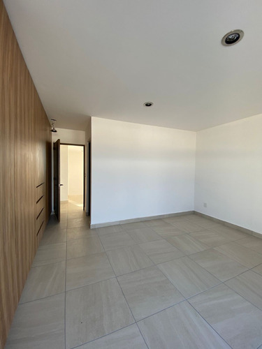 Casa En Venta En Valle De Juriquilla La Reserva, Frente A Santa Fe Juriquilla