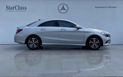 Imagen 4 de 13 de Mercedes-benz Clase Cla 2019 4p 200 Cgi L4/1.6/t Aut