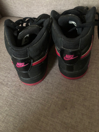 Zapatillas Nike Mujer,bota,negra,con Charol Y Pipa Fucsia (Usado)