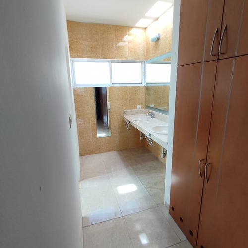 Imagen 14 de 26 de Casa En Renta De Una Sola Planta Con Alberca Zona Norte Meri