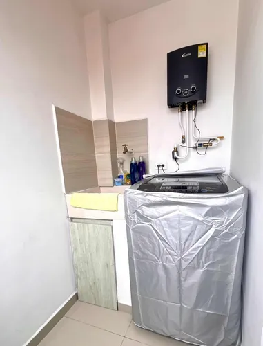 Amplio Apartamento En Laureles.