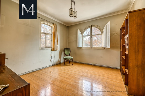 Casa En Venta De 4 Dorm. En Ñuñoa