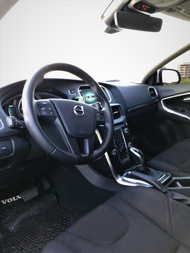 Volvo V40 T4 2.0 Turbo 2017 High Plus At 190 Hp
