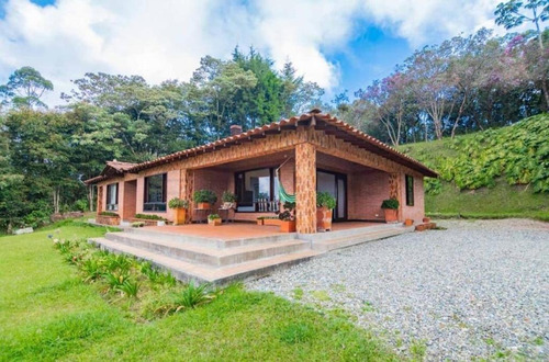 Hermosa Casa Campestre En Venta En Envigado