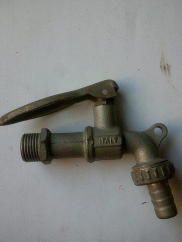 Imagen 4 de 5 de Llave Chorro Con Aldaba Para Candado