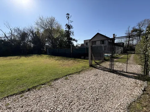 Lote En Venta En Barrio Con Porton En Moine Al 2100, Bella Vista.