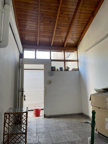 Oportunidad - Venta Casa 3 Ambientes Con Patio Y Cochera Grande - 190 M2 - Parrilla Y Quincho - Listo Para Mudarte- Villa Dominico, Avellaneda, Buenos Aires.