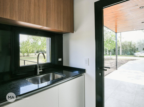 Casa 3 Dormitorios, Jardín, Piscina - Puerto Roldán Barrio Cerrado - Roldán | Venta