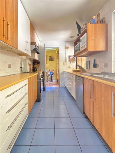 Casa En Venta De 4 Dormitorios En La Reina