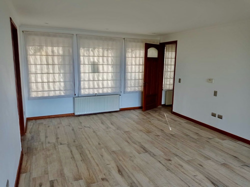 Lo Curro Via Escarlata Gran Casa En Condominio Con Vista