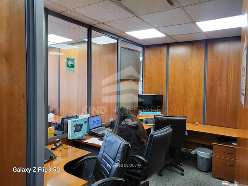 Una Oficina Que Proyecta Prestigio Y Confianza