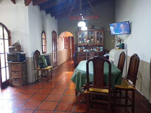 Confortable Casa En Excelente Ubicación