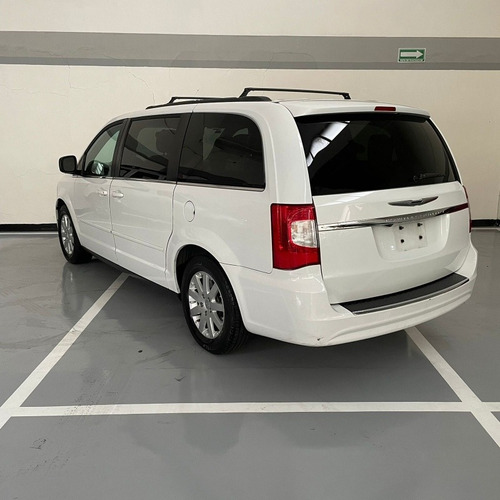 Imagen 4 de 12 de Chrysler Town & Country 2014 3.6 Lx Automática