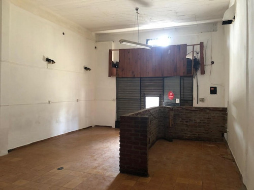 Imagen 2 de 3 de Local Con Baño Ubicado En Zona Comercial (local 1)