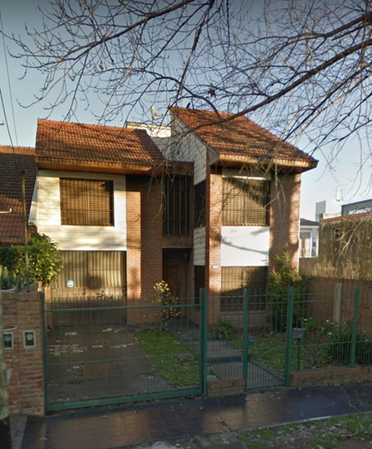 Exelente Casa Con Jardin Y Cochera En Muy Buenas Condiciones.(nuevo Valor) El Precio De La Venta Es Libre De Gastos Para El Vendedor