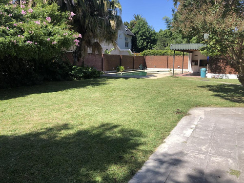 Imagen 8 de 30 de Frente A La Quinta Presidencial, Muy Buen Chalet Sobre Lote De 750 M2.