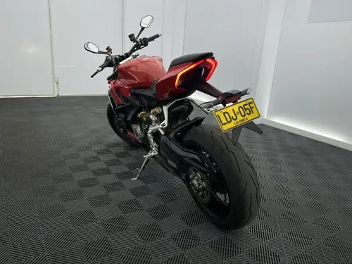 Ducati Streetfighter V2