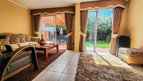 Gran Oportunidad Casa 3 Pisos 4dor. 3est. En Condominio Int
