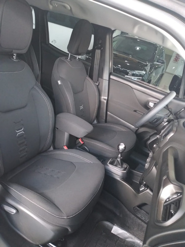 Imagen 14 de 20 de Jeep Renegade Sport 1.8 130 Cv