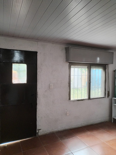 Dueño Alquila Casa Ph,un Dormitorio, Con Patio Verde Y Lugar Para Dejar El Auto Lugar Tranquilo Y Seguro. A Media Cuadra De 8 De Octubre. Frente Al Disco. Muy Iluminado