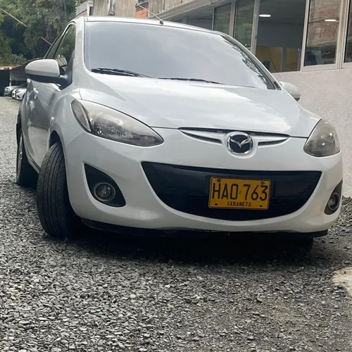 Mazda 2 Hb At 1.5cc 2015