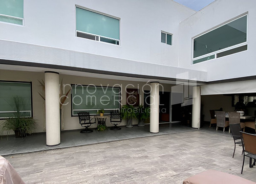 Casa En Venta En Jacarandas Qro, Con 4 Habitaciones