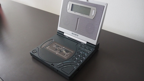 Radio Reloj Despertador Sony Icf-cd2000 - (cds No Cargan) (Usado)