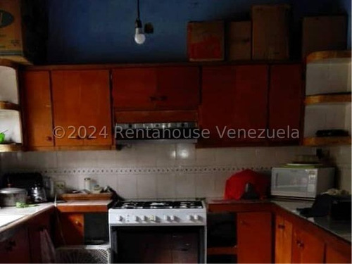 Casa En Venta En Higuerote 429mt2 5d 2b 6p