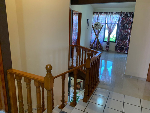 Venta De Casa Colina Ii De Enormes Dimensiones, Bonita Vista Y Todos Los Servicios Muy Cerca De Las Principales Amenidades De Ixtapan De La Sal Edomex